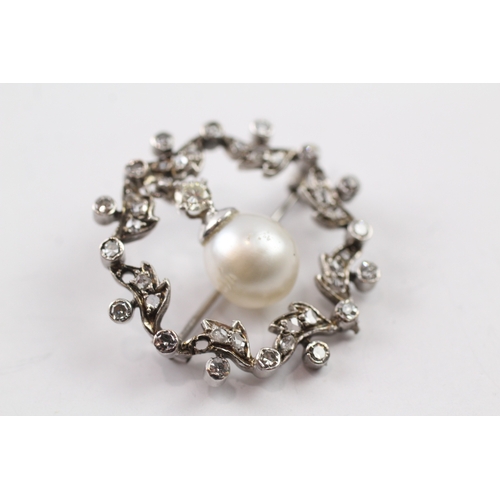 31 - 7ct white gold diamond and pearl brooch (5.8g)