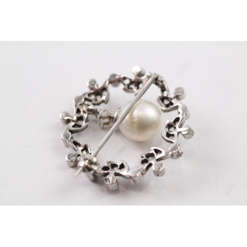 31 - 7ct white gold diamond and pearl brooch (5.8g)