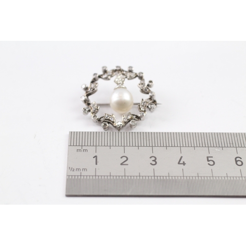 31 - 7ct white gold diamond and pearl brooch (5.8g)