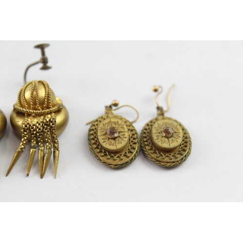 32 - Two pairs of Victorian gold plated earrings (17g)