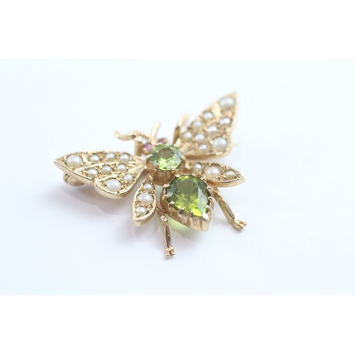 325 - 9ct gold peridot, ruby and seed pearl bug brooch (3.8g)