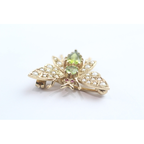 325 - 9ct gold peridot, ruby and seed pearl bug brooch (3.8g)