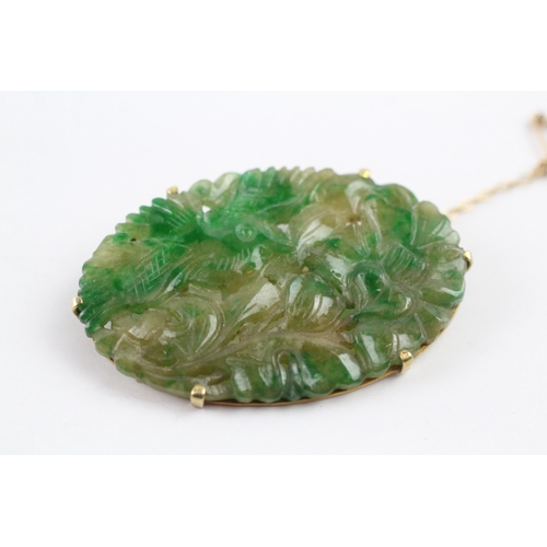 341 - 9ct gold carved jade brooch (10g)