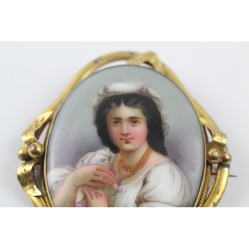 352 - 9ct gold backed Victorian portrait brooch (17.8g)