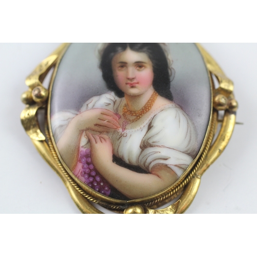 352 - 9ct gold backed Victorian portrait brooch (17.8g)