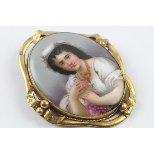 352 - 9ct gold backed Victorian portrait brooch (17.8g)