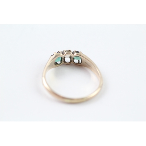 378 - 9ct gold emerald and diamond trilogy dress ring (3.1g) Size T