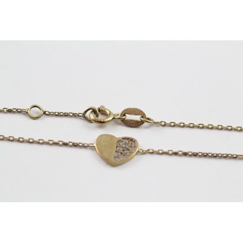 380 - 9ct gold heart design cubic zirconia set bracelet (1g)