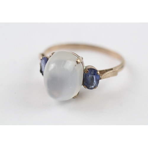 39 - 9ct gold moonstone and sapphire ring (3.3g) Size P 1/2