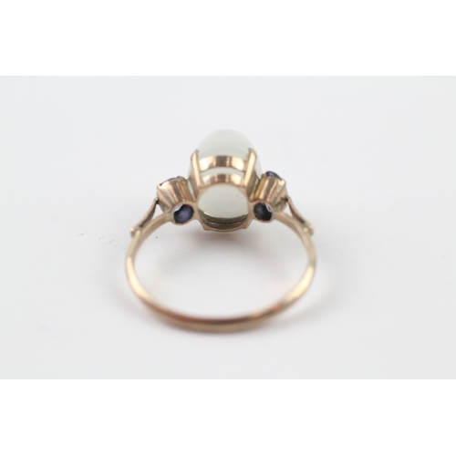 39 - 9ct gold moonstone and sapphire ring (3.3g) Size P 1/2