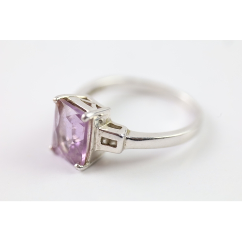 394 - 9ct white gold amethyst and white gemstone trilogy dress ring (3.6g) Size O