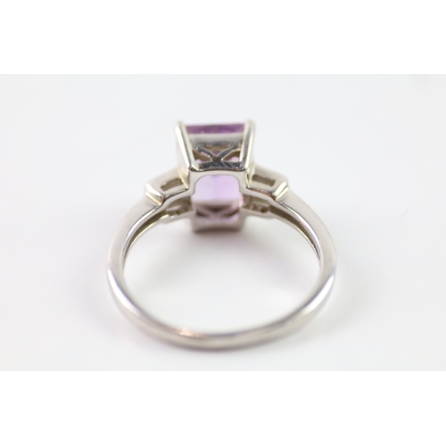 394 - 9ct white gold amethyst and white gemstone trilogy dress ring (3.6g) Size O