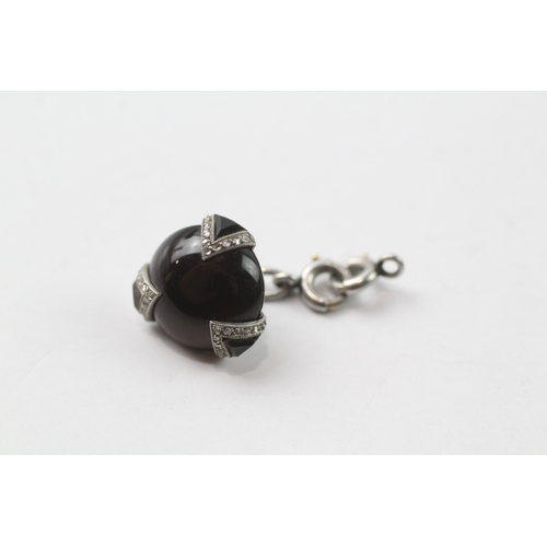 399 - Platinum, onyx and diamond jewellery component (2.9g)