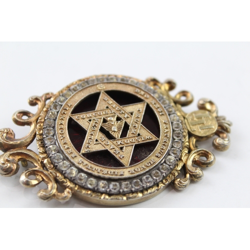 40 - An antique silver gilt masonic brooch for restoration (35g)