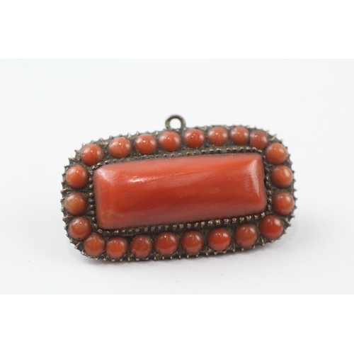 405 - 9ct gold Victorian coral set brooch (6.1g)