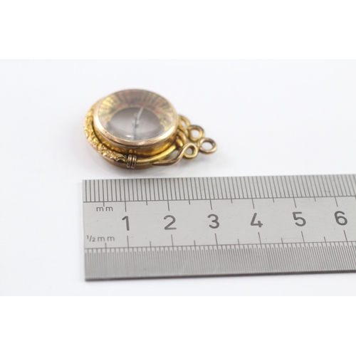 41 - 9ct gold antique compass fob with gold plated mount (8.5g)