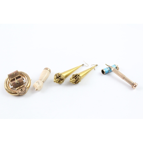 410 - A collection of antique jewellery including a retractable pencil fob (34g)