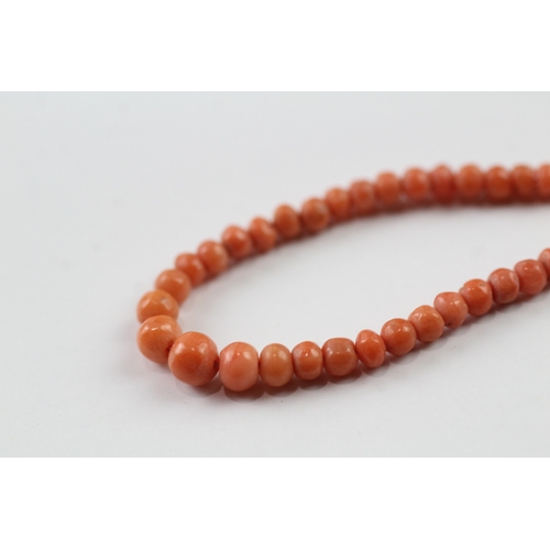 417 - 9ct gold clasped antique coral bead necklace (5.5g)