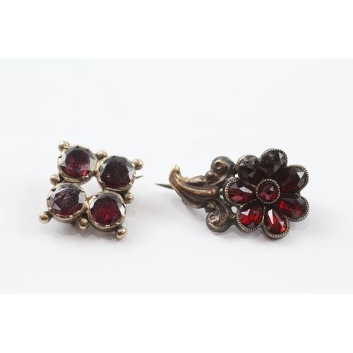 420 - Two Victorian gold garnet brooches (3.6g)