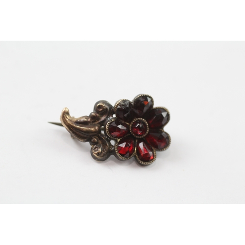 420 - Two Victorian gold garnet brooches (3.6g)