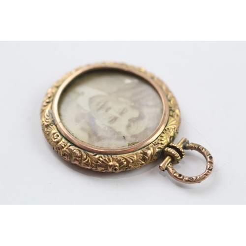 421 - 9ct gold antique double sided photo locket (7.4g)