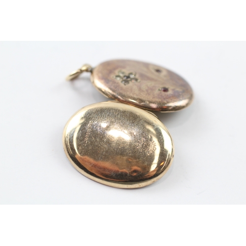 422 - 9ct gold back and front locket with paste detail (5.7g)