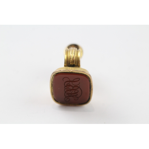 424 - 9ct gold cased carved carnelian seal fob (7.8g)