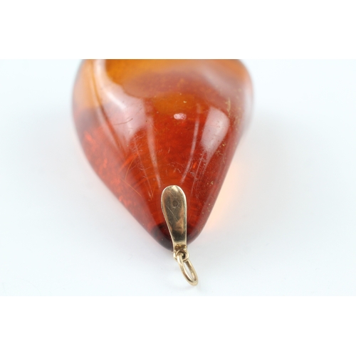 425 - 9ct gold mounted Baltic amber pendant (37.3g)