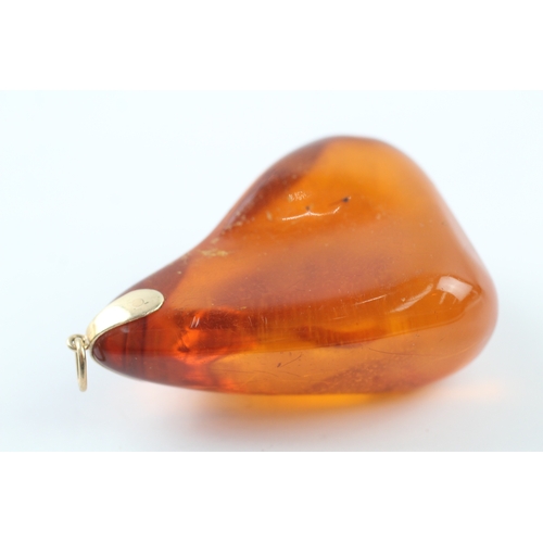 425 - 9ct gold mounted Baltic amber pendant (37.3g)