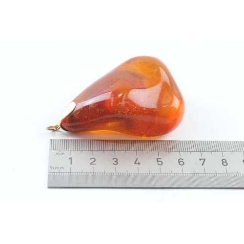 425 - 9ct gold mounted Baltic amber pendant (37.3g)