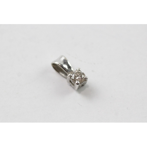 433 - 18ct gold diamond pendant (0.5g)