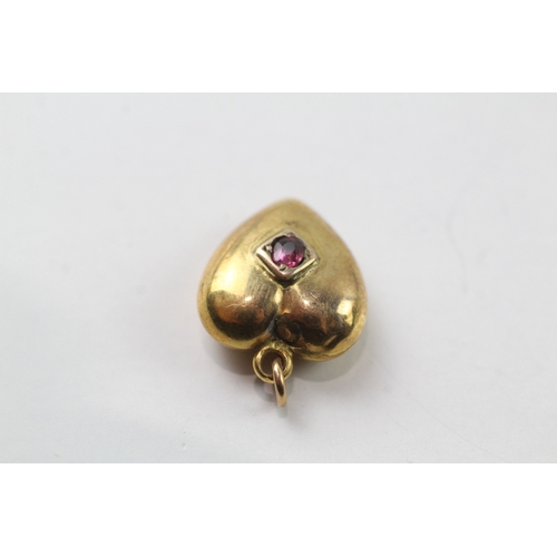 444 - 9ct gold ruby set heart pendant (1.5g)