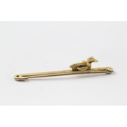 459 - 15ct gold enamel and pearl duck brooch (3g)