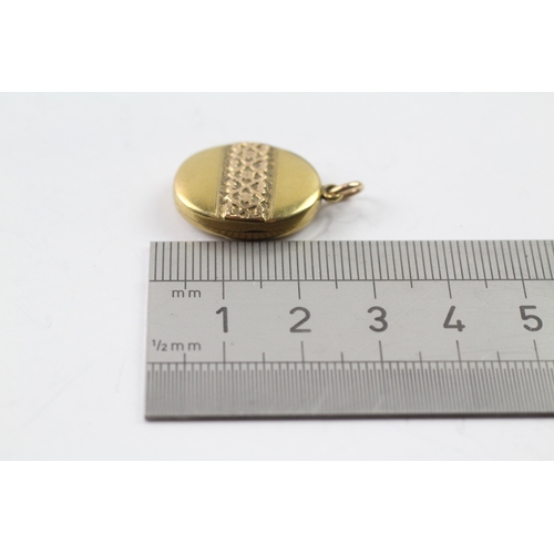 471 - 15ct gold locket (3.7g)