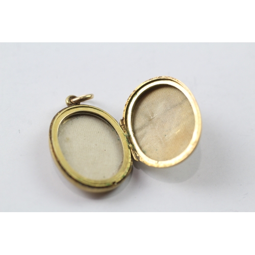 471 - 15ct gold locket (3.7g)