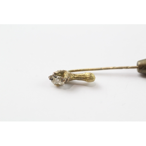 476 - 18ct gold claw set diamond stick pin (1.5g)