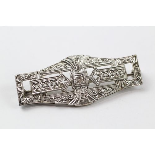 481 - Platinum and diamond Art Deco brooch (6g)