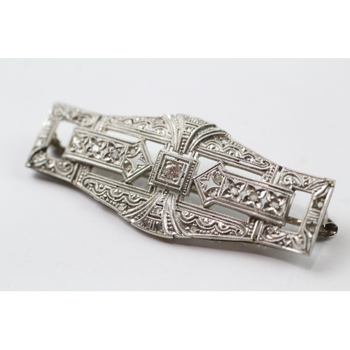 481 - Platinum and diamond Art Deco brooch (6g)