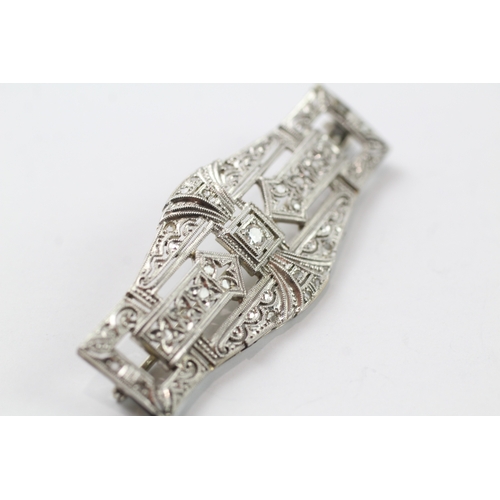 481 - Platinum and diamond Art Deco brooch (6g)