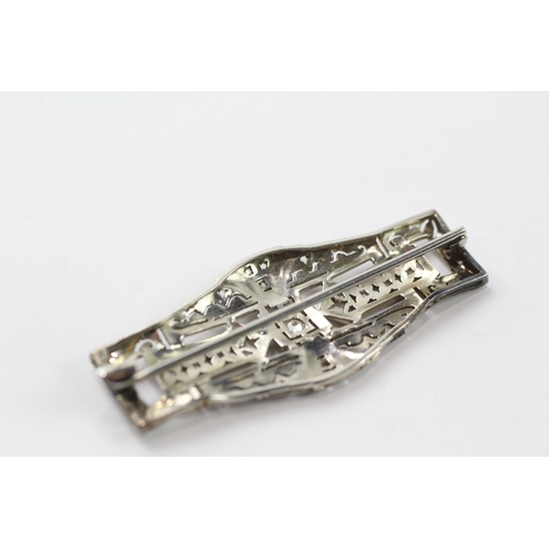 481 - Platinum and diamond Art Deco brooch (6g)