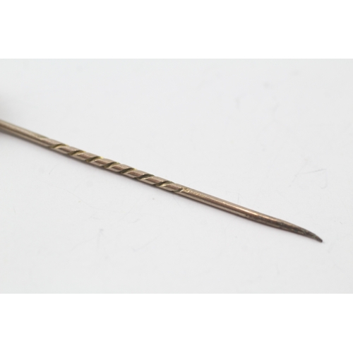 492 - 6ct gold antique bullseye agate stick pin (2.6g)