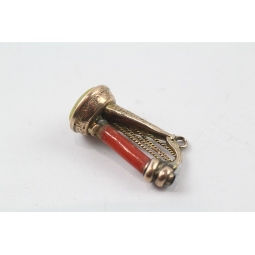 495 - 9ct gold vintage coral and connemara marble harp charm (2.2g)