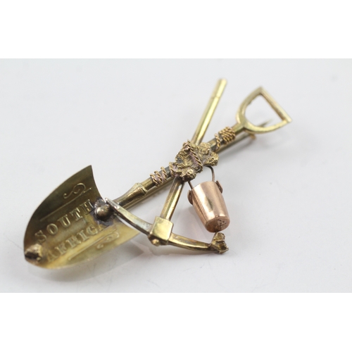 496 - 9ct gold South African gold mining souvenir brooch (3.7g)