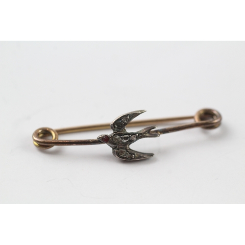 499 - 9ct gold and silver antique diamond and paste swallow bar brooch (1.7g)