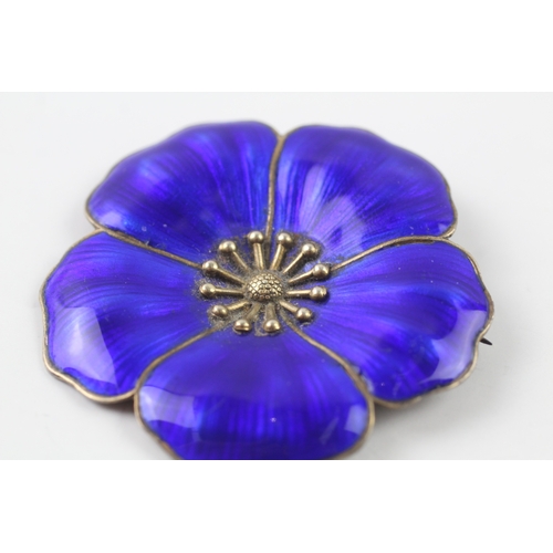 5 - A Scandinavian silver enamel flower brooch (21g)