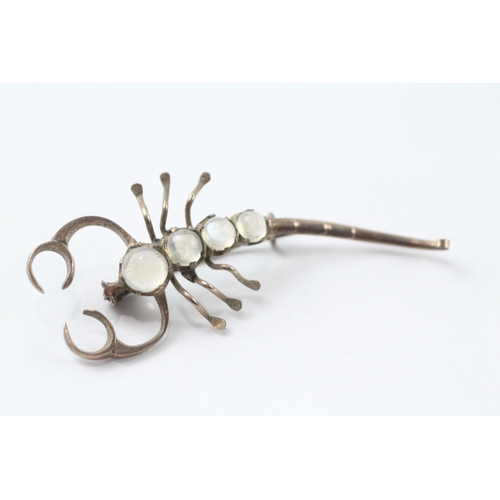 503 - 9ct gold moonstone scorpion brooch (2.3g)