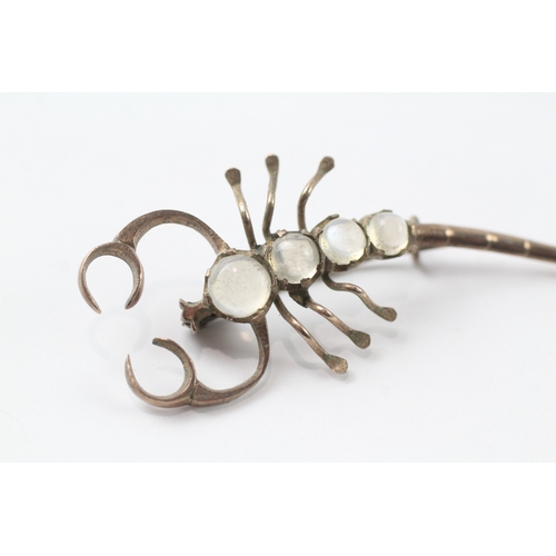 503 - 9ct gold moonstone scorpion brooch (2.3g)