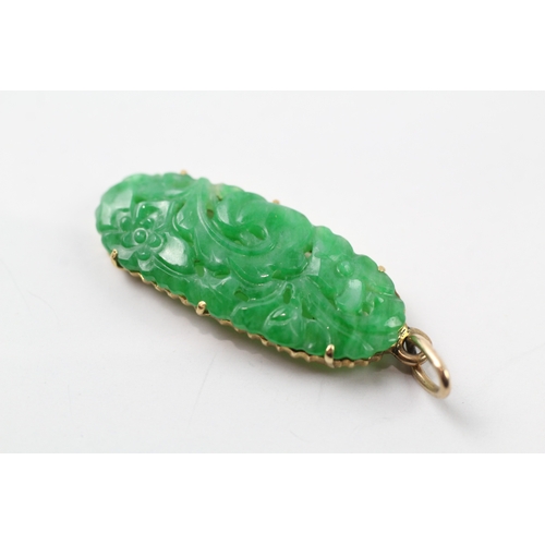 504 - 14ct gold carved jade pendant (3.6g)