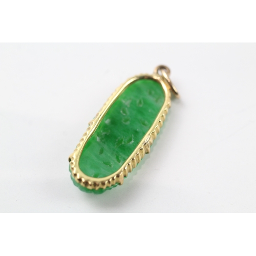 504 - 14ct gold carved jade pendant (3.6g)