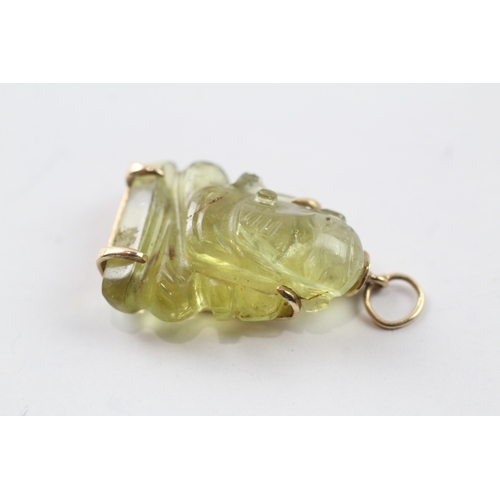 507 - 9ct gold mounted carved green gemstone Ganesh pendant (4.6g)